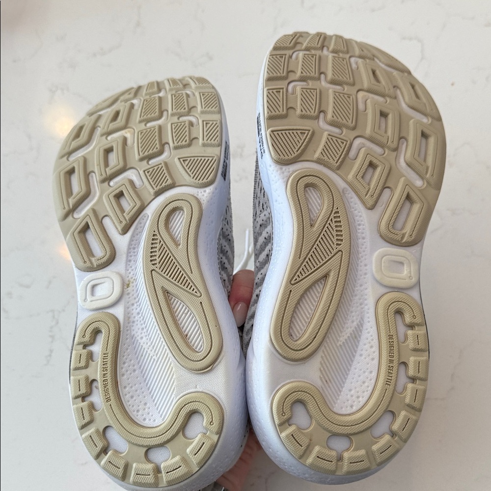 Brooks GTS Adrenaline White/Grey Running Shoes - Picture 5 of 9